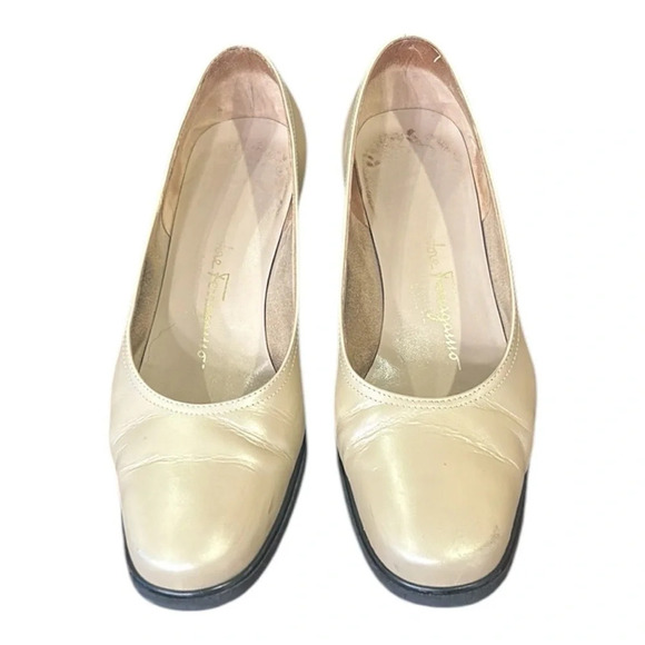 Salvatore Ferragamo Neutral Leather Pumps Size 8 - Picture 5 of 10